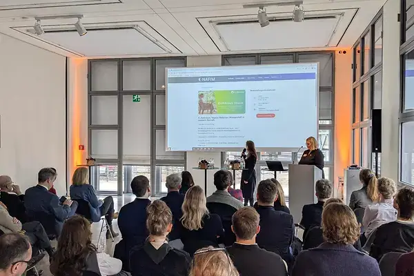 Speaker and participants at the Hamburg Stock Exchange Certificate 2025
